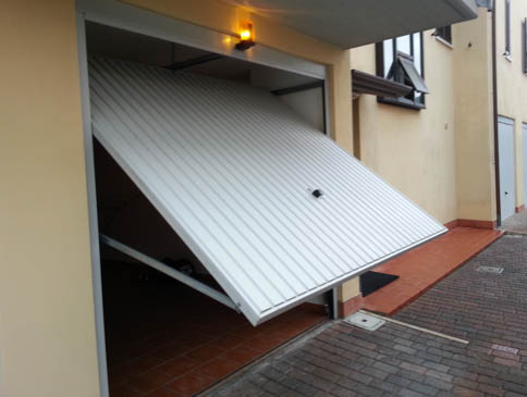 Automazione per porte basculanti box e garage