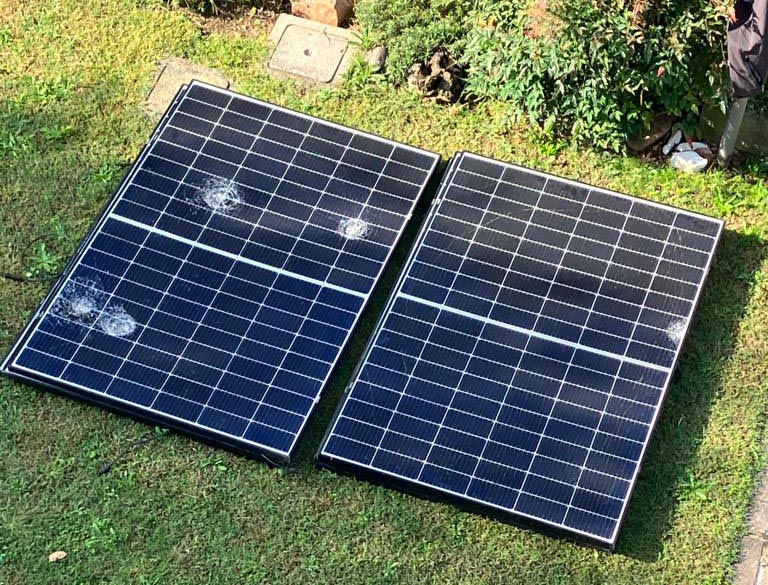 Riparazione dei danni causati dalla grandine ai pannelli fotovoltaici